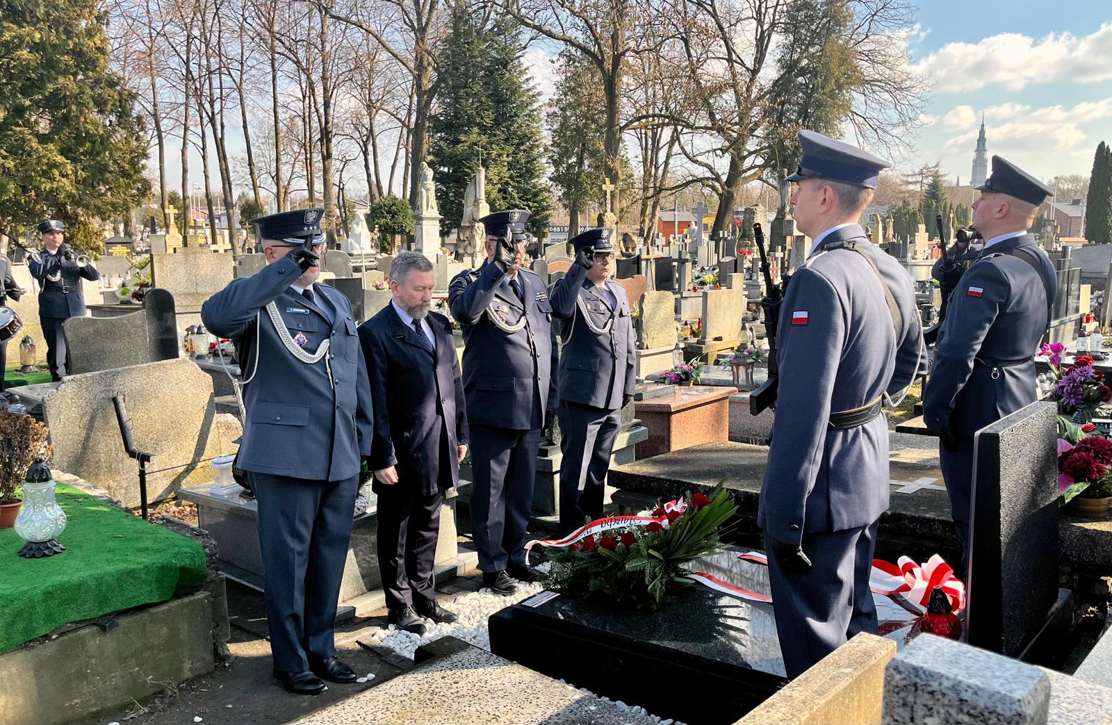 Pamięć, która zobowiązuje. Uroczystość przy grobie przodownika Stanisława Lejki